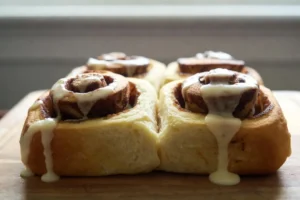 Cinnamon Rolls en Freidora de Aire — Esponjosos y Listos en 15 Minutos